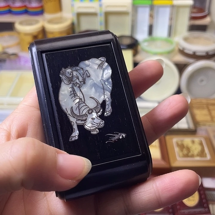 张圣林罗甸贝壳金钟竹玲盒