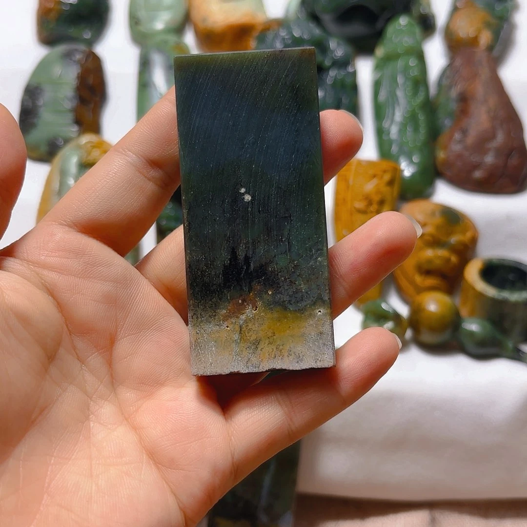 岫岩河磨玉（透闪石质玉）挂件未镶嵌安****者