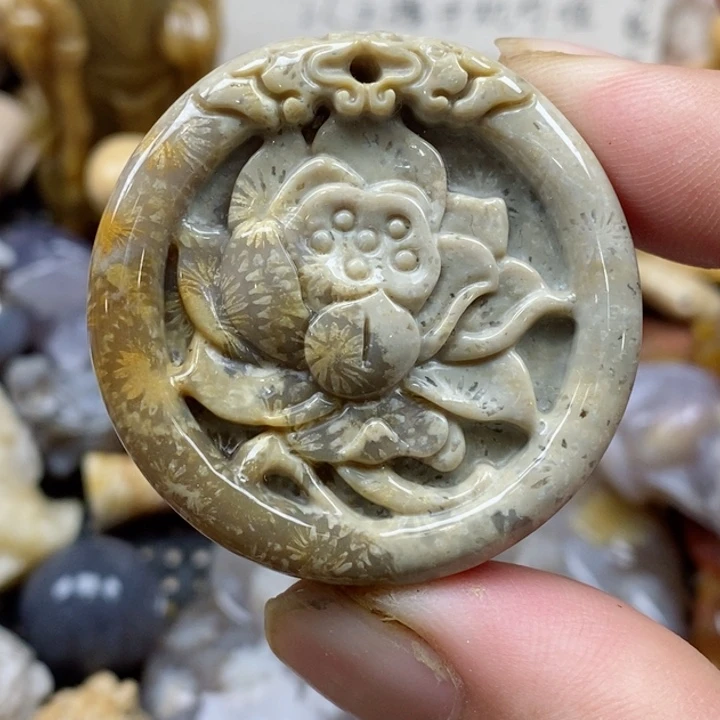 颈饰未镶嵌硅化珊瑚（珊瑚玉）