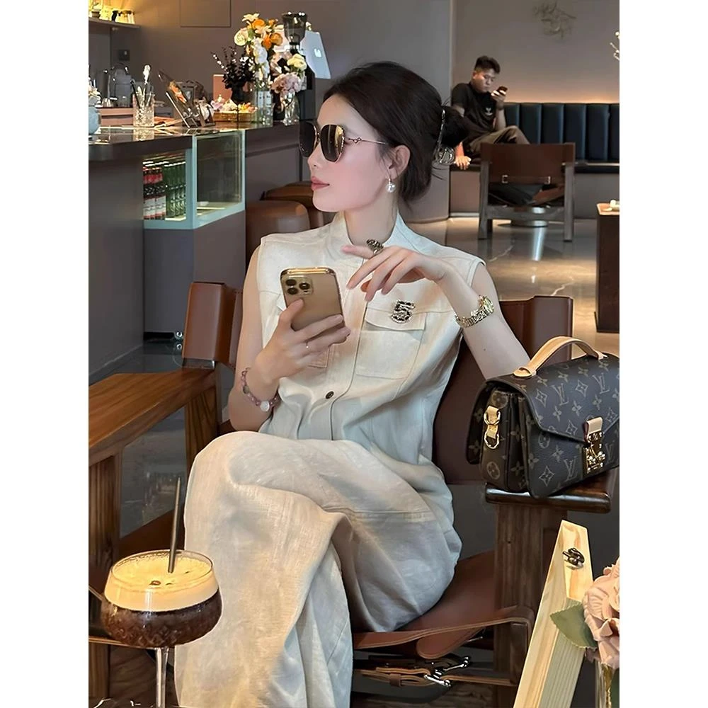 夏装一整套大方得体气质女神范高端又酷又飒通勤风卡其色马甲套装