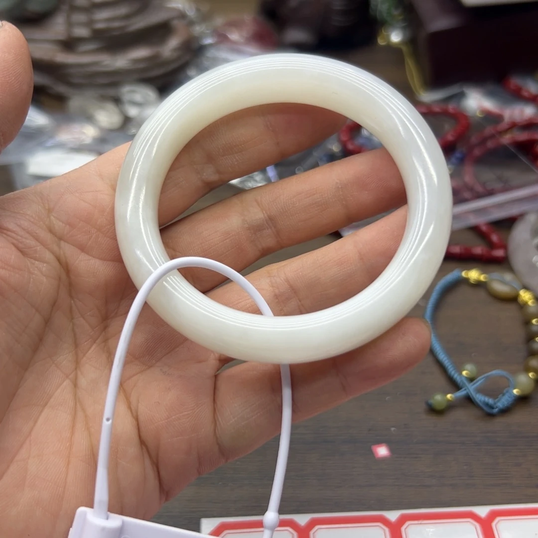 和田玉未镶嵌手镯58.8圈围590瑕