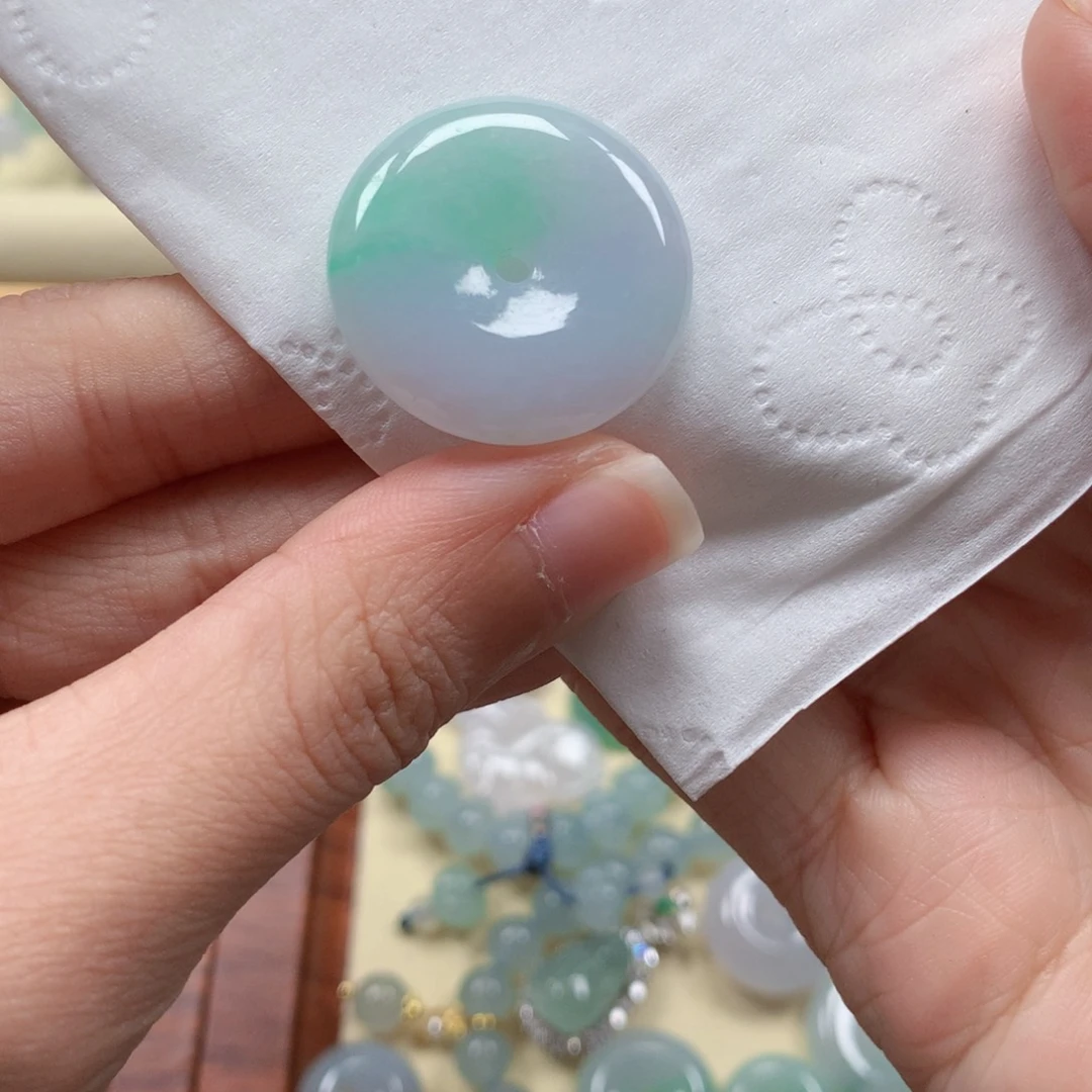 翡翠未镶嵌颈饰是