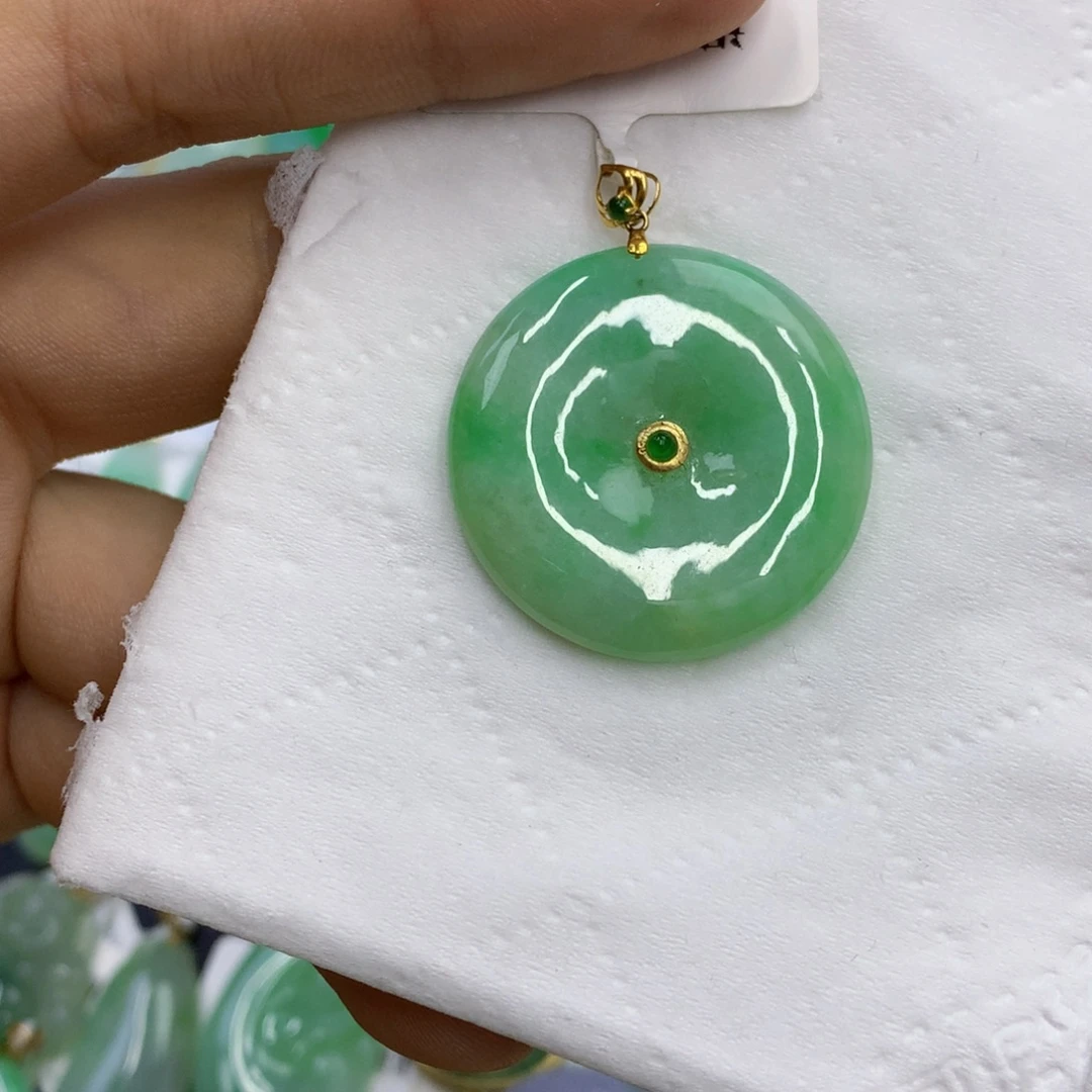 翡翠18K金镶嵌颈饰