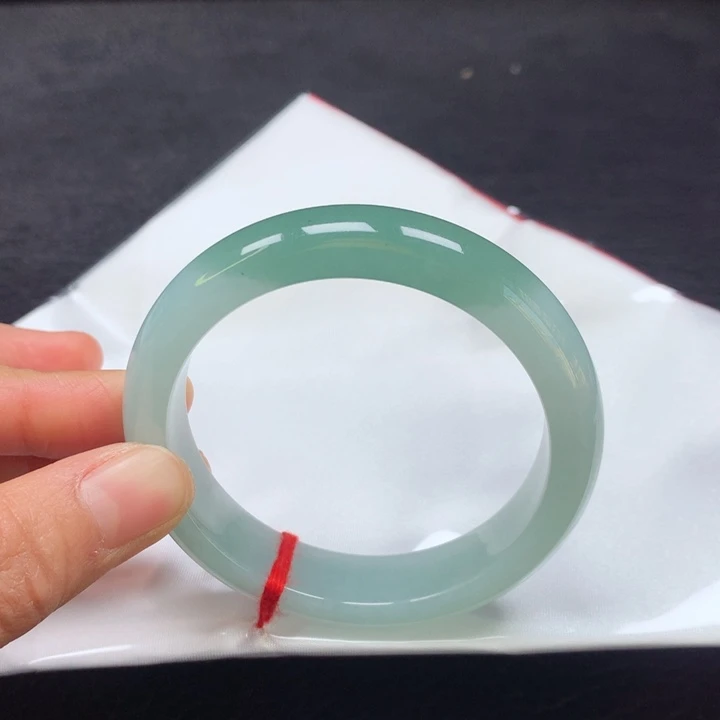 翡翠手镯未镶嵌54圈