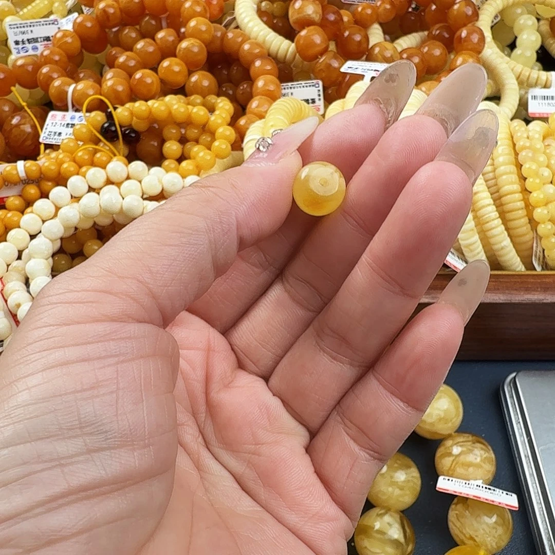 琥珀未镶嵌珠宝奇石