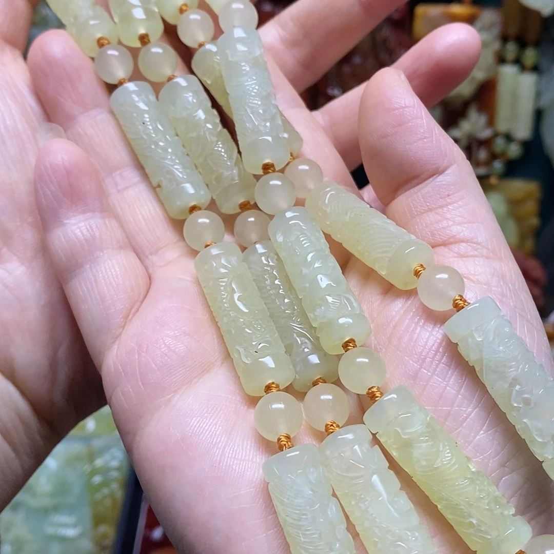 蛇纹石玉未镶嵌颈饰