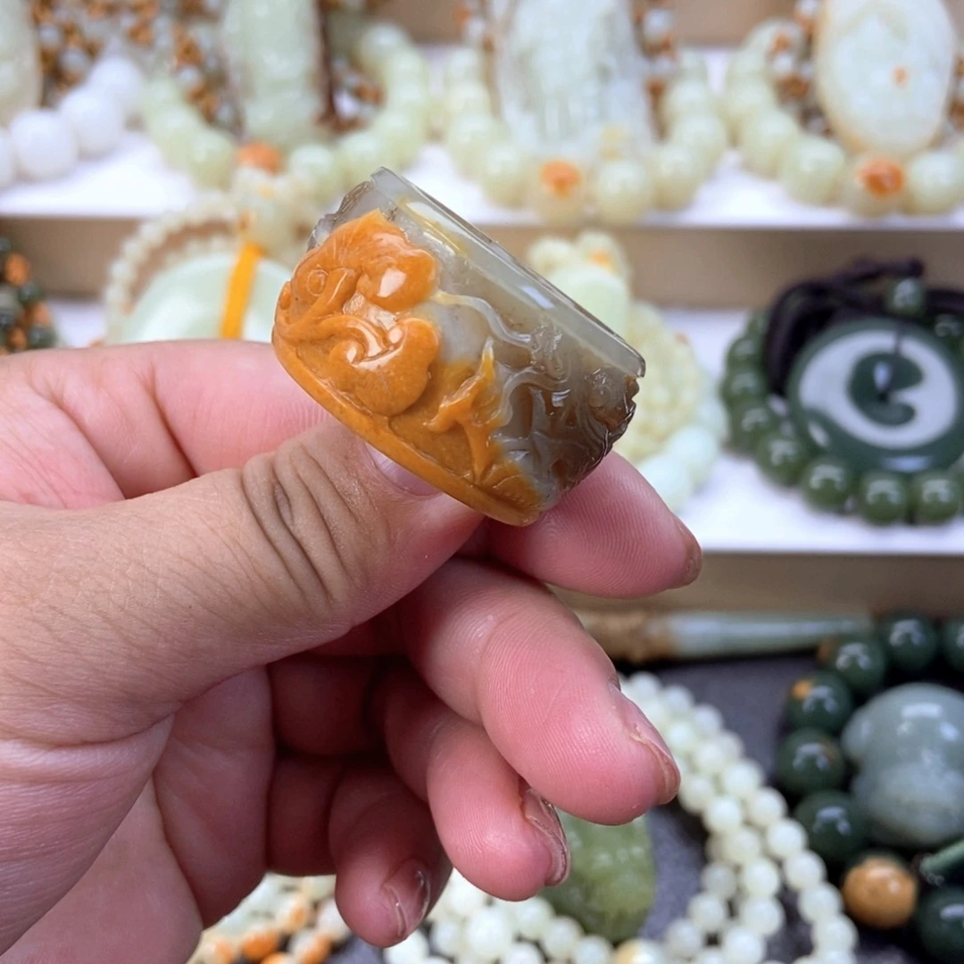 透闪石质玉吊坠(不含链)未镶嵌