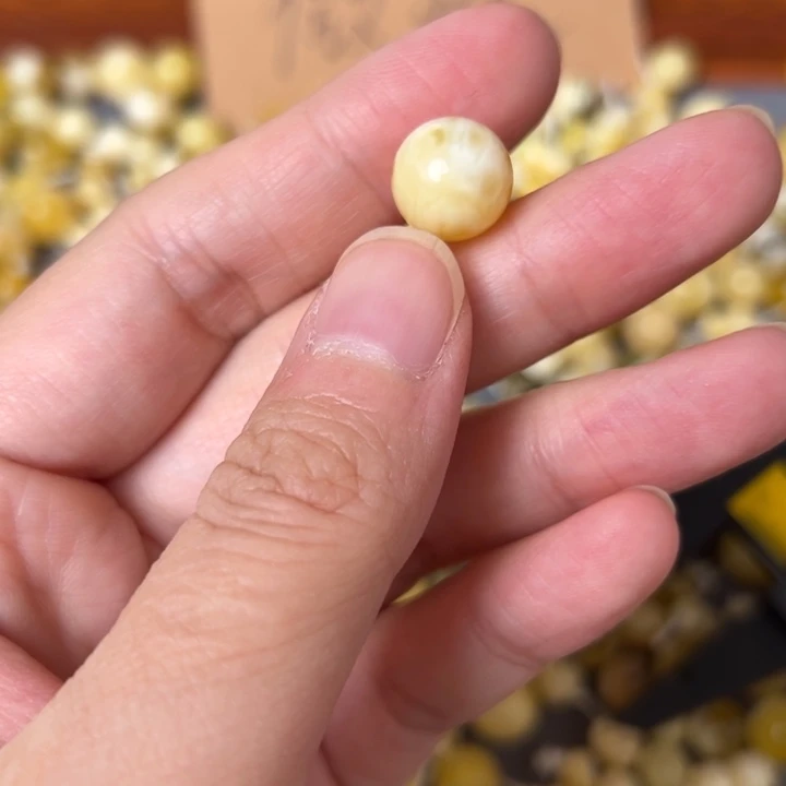 蜜蜡未镶嵌裸石11.2mm一个