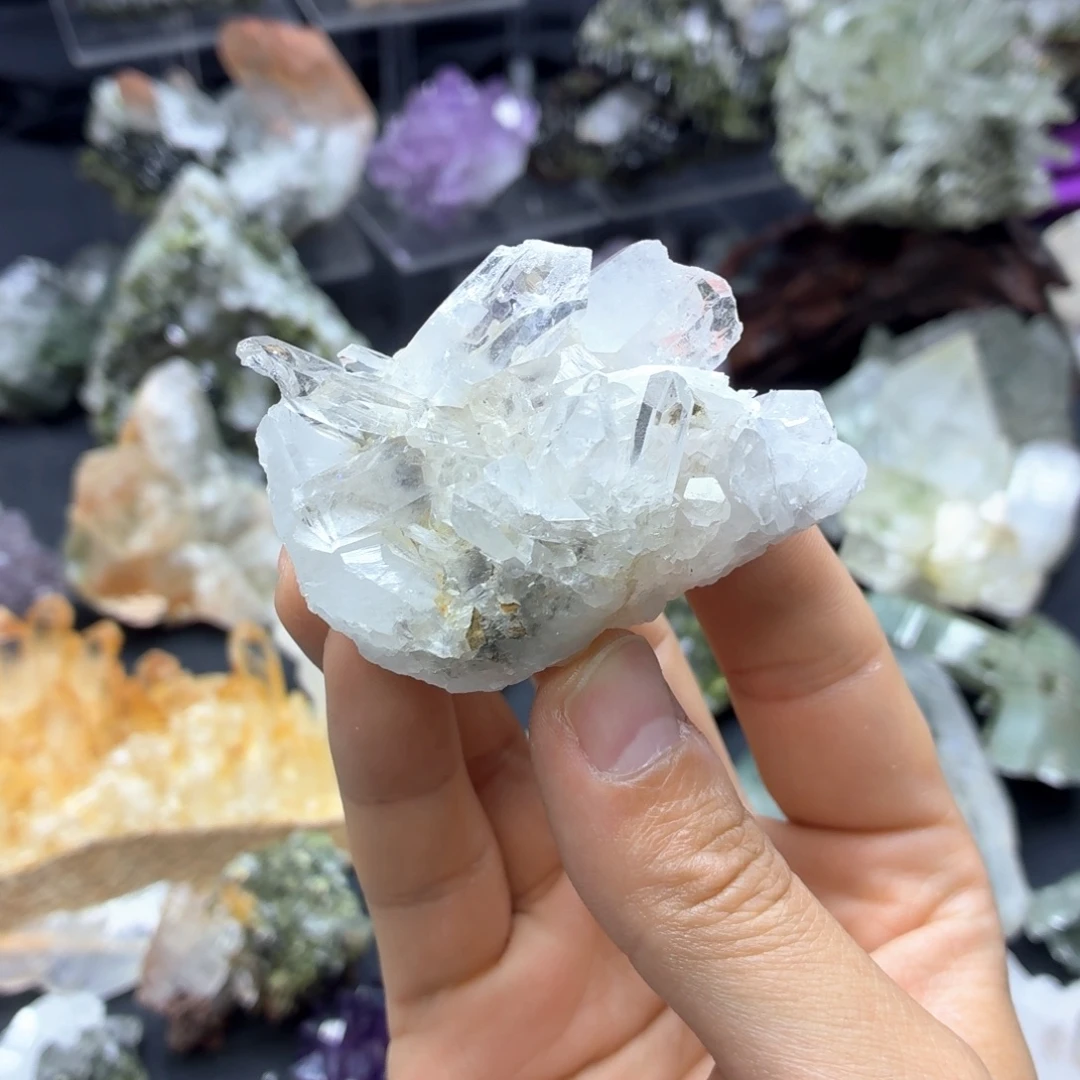 石材超透白水晶簇