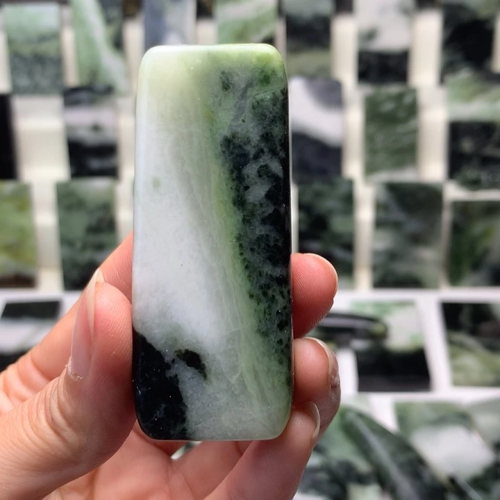 独山玉颈饰未镶嵌