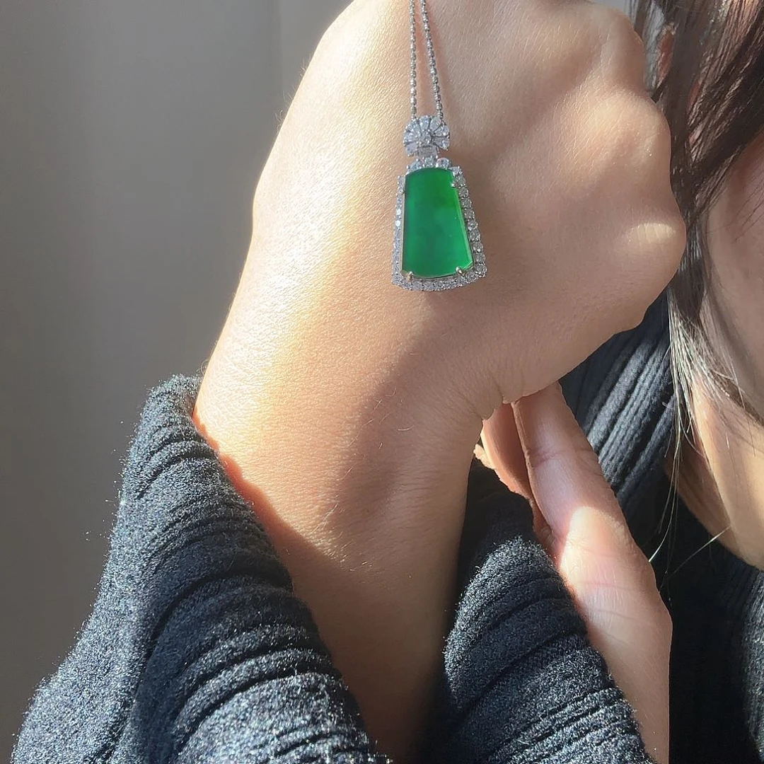 翡翠颈饰银S925镶嵌吊坠