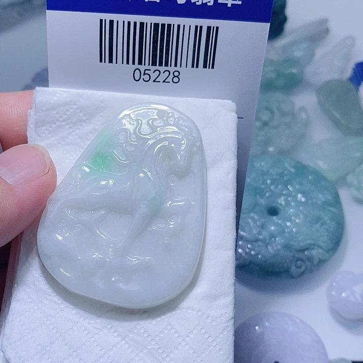 翡翠未镶嵌颈饰天光墟翡翠市场现金代购