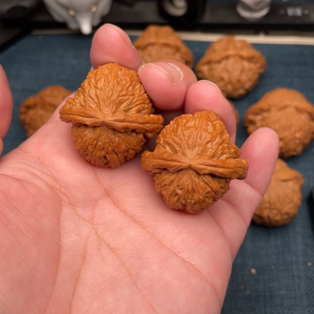把件文玩核桃全品红皮白狮子34