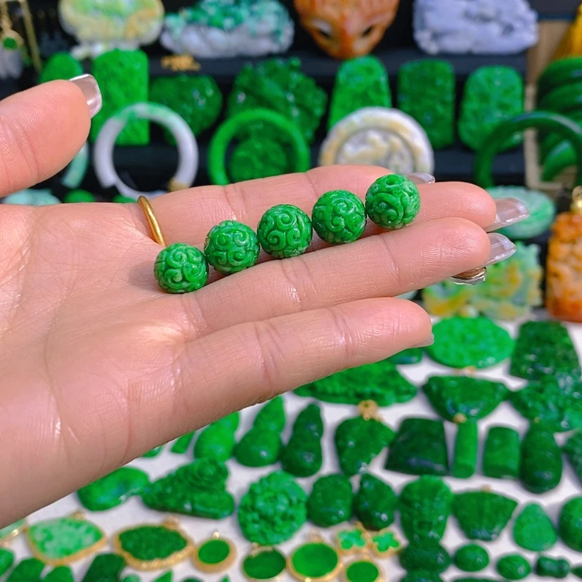 【闪购商品】翡翠颈饰未镶嵌阳绿单珠卡11mm