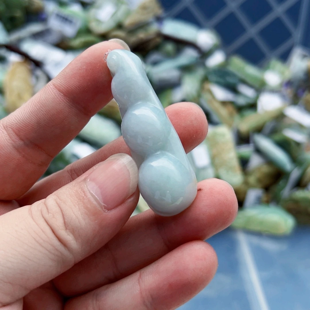 翡翠未镶嵌颈饰挂件