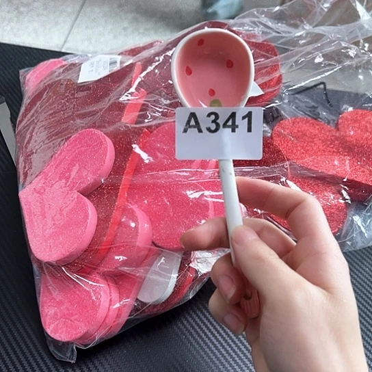 摆件……………………………………………………………………