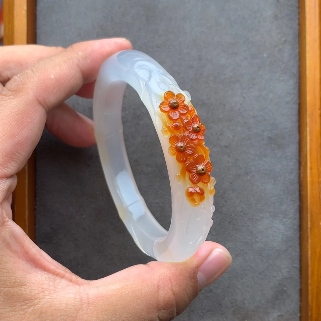 白****玛瑙/玉髓未镶嵌手镯58圈口