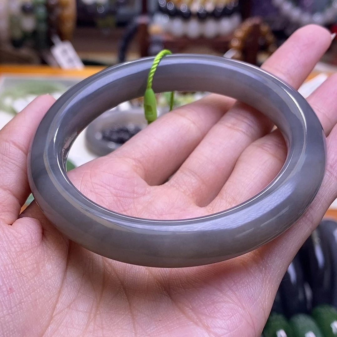 颈饰未镶嵌和田玉浓烟紫手镯56圈口