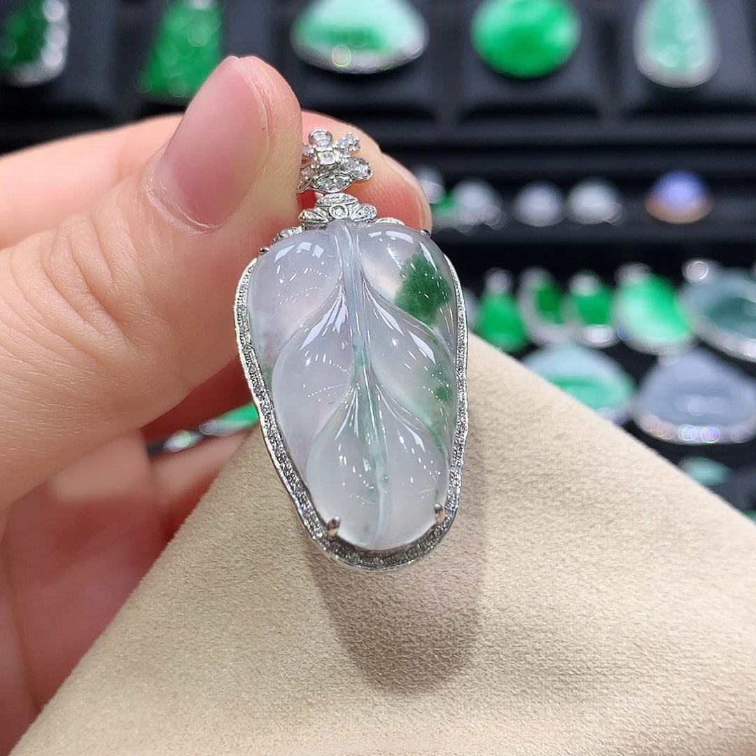 翡翠18K金镶嵌颈饰叶子