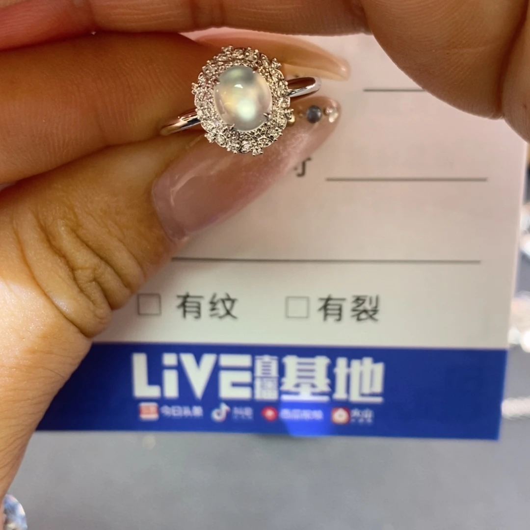 颈饰18K金镶嵌翡翠
