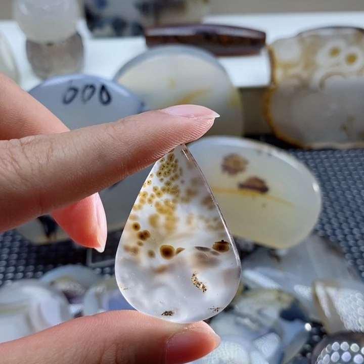 玛瑙/玉髓颈饰未镶嵌老*生