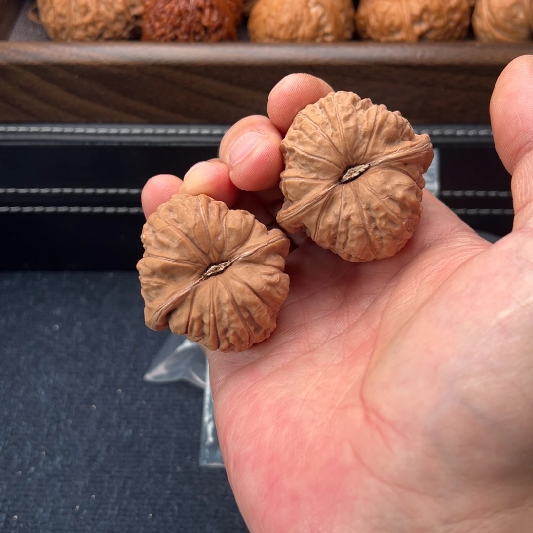 ～***把件文玩核桃410撇