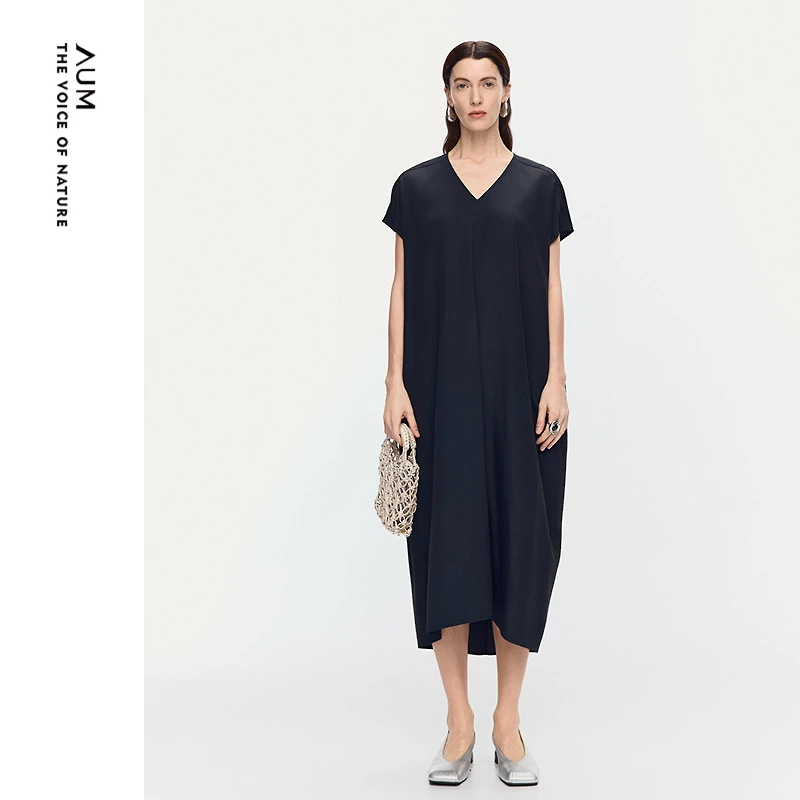 AUM噢姆简约气质纯色时尚通勤直筒收腰连衣裙M1FZ22736