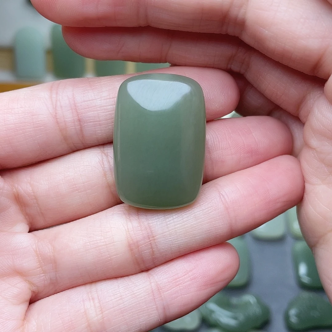 和田玉挂件未镶嵌羽****间