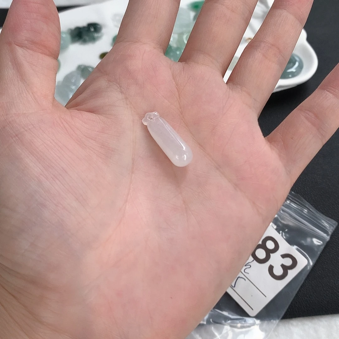 翡翠未镶嵌颈饰瓜