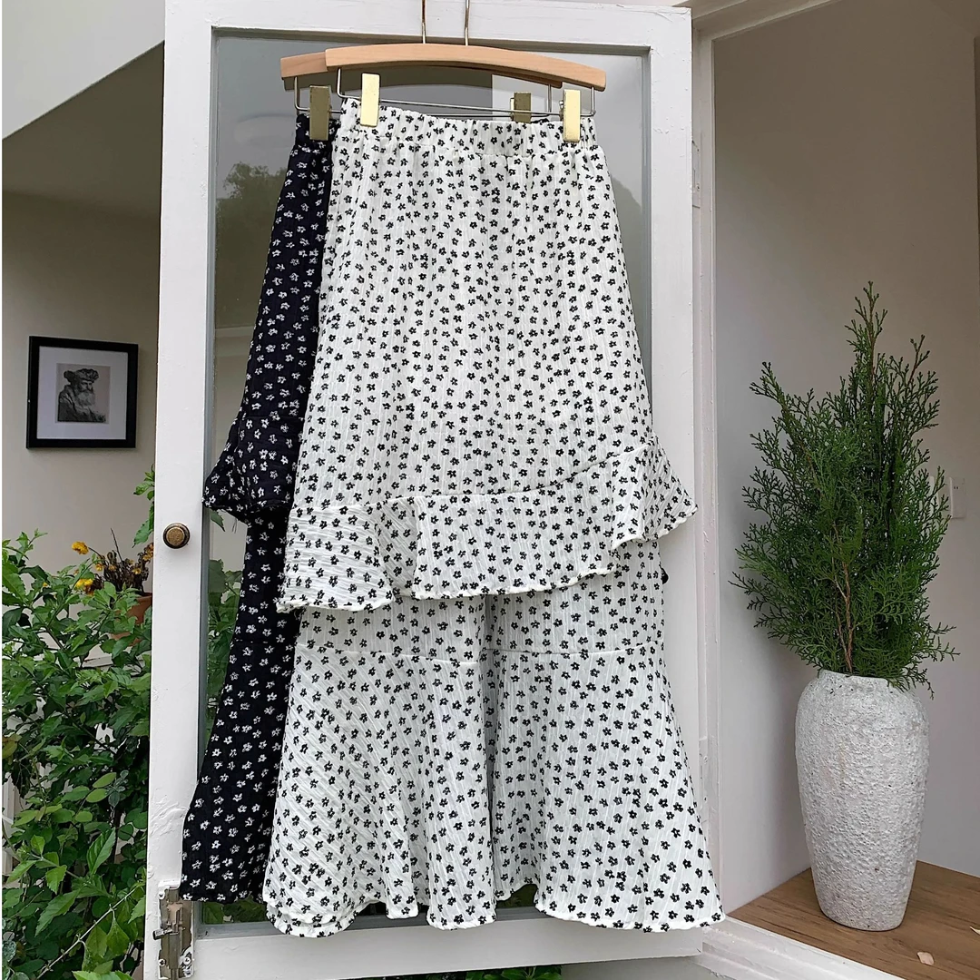 白色碎花半身裙女夏季设计感荷叶边半裙小个子开叉a字裙长裙显瘦