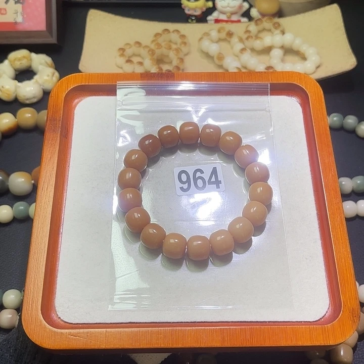 在***郁吊坠菩提根/象牙果干磨微瑕