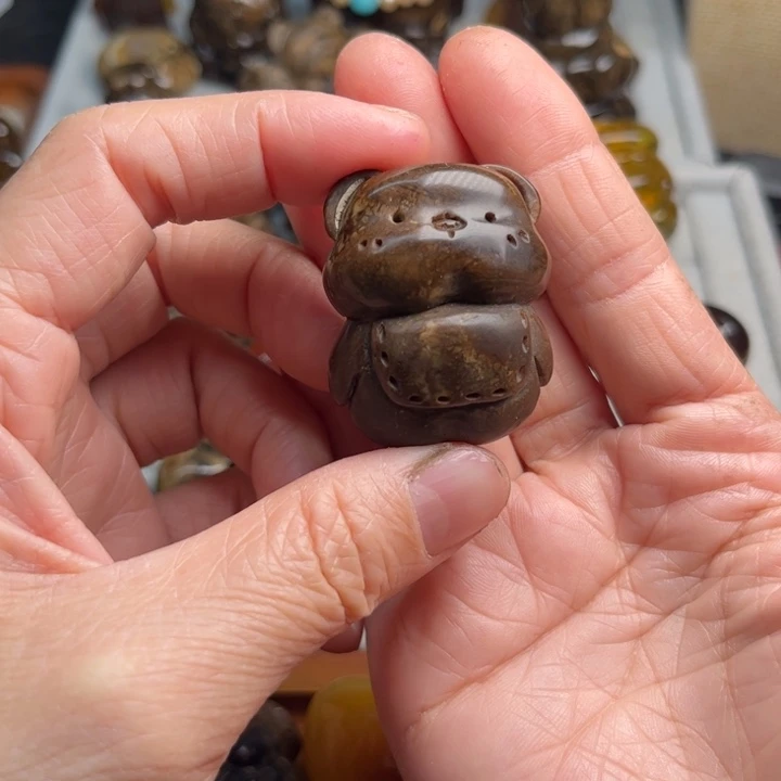 琥珀未镶嵌颈饰根珀