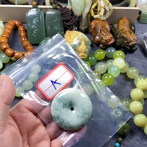 未镶嵌蛇纹石玉手链