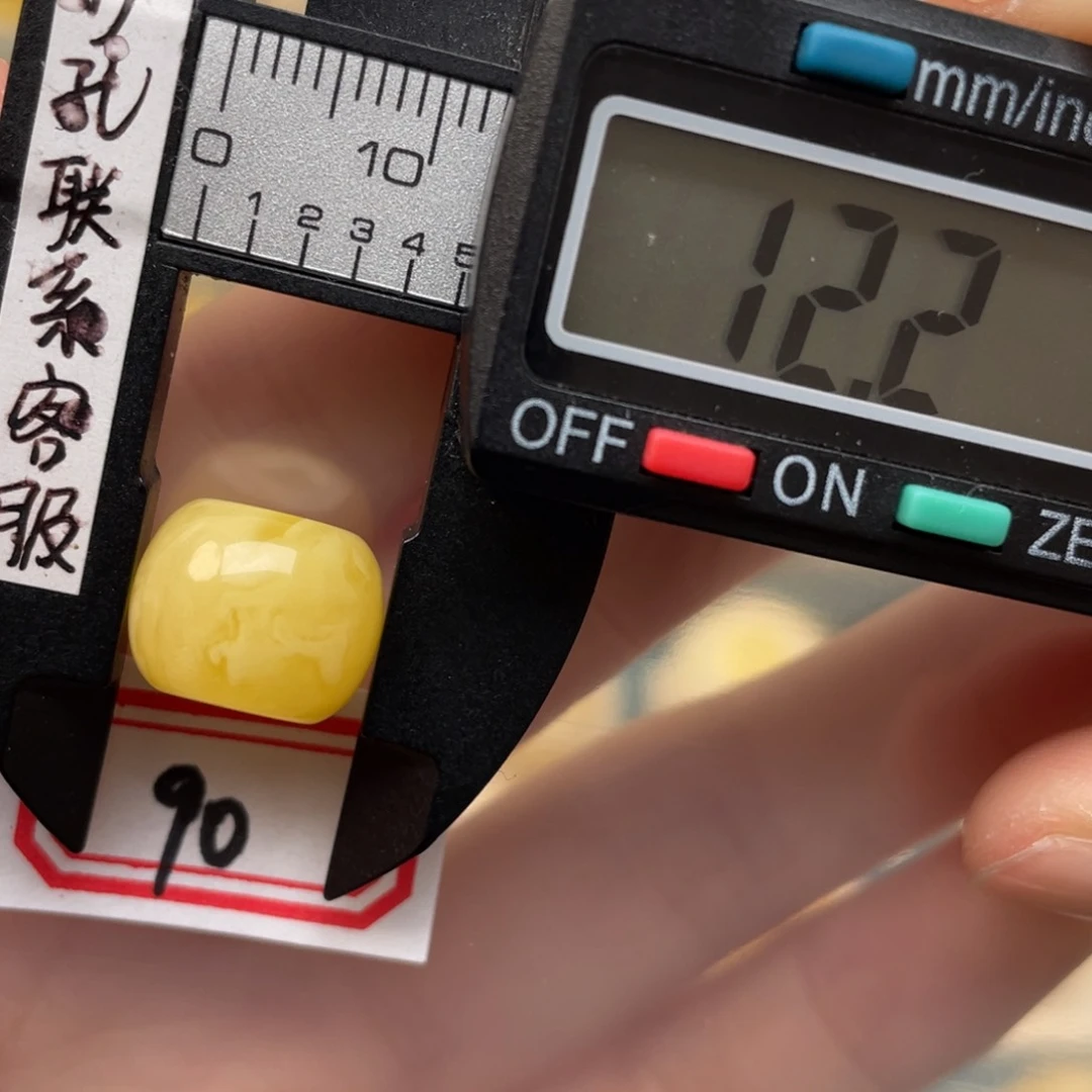 蜜蜡裸石未镶嵌小****树蜜蜡