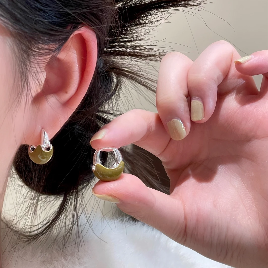 【沁汝饰品】F659橄榄绿耳扣轻奢时尚高级法式质感