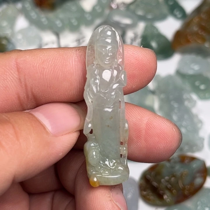 翡翠未镶嵌颈饰观音