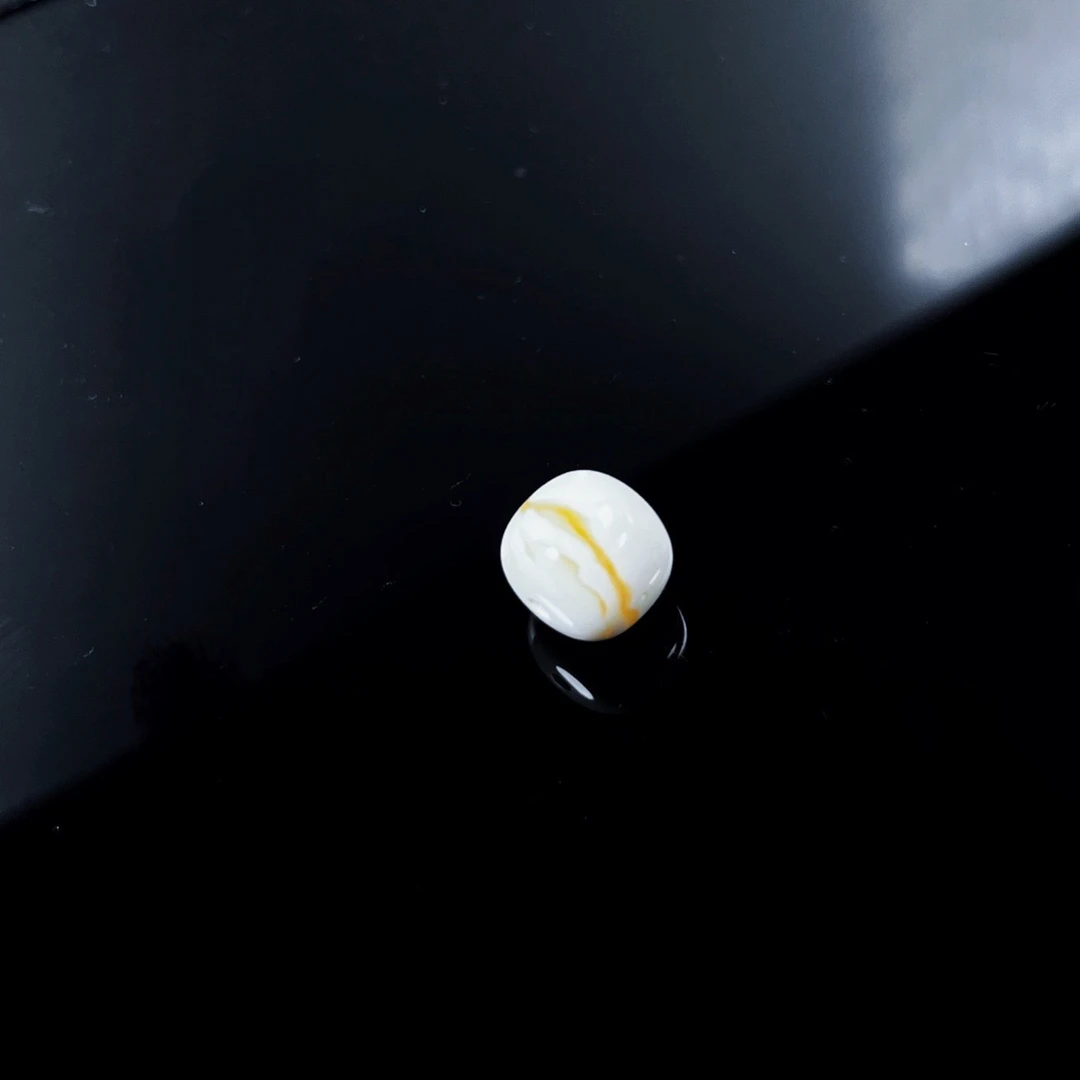 9.9一线天金漆白老型 天然俄料蜜蜡 一物一图