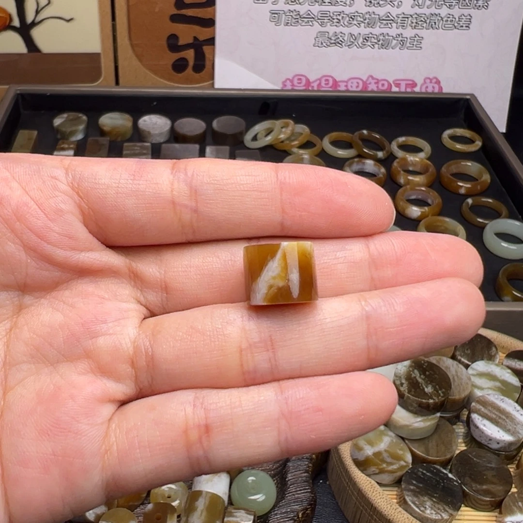 樱***子和田玉（糖玉）未镶嵌珠宝奇石12×10微瑕福利