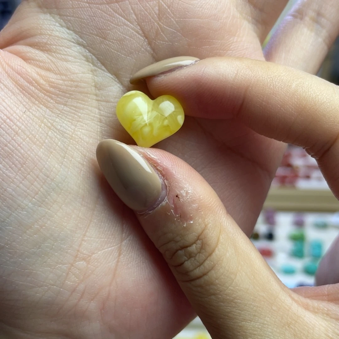 裸石琥珀未镶嵌喝*蜜屁桃
