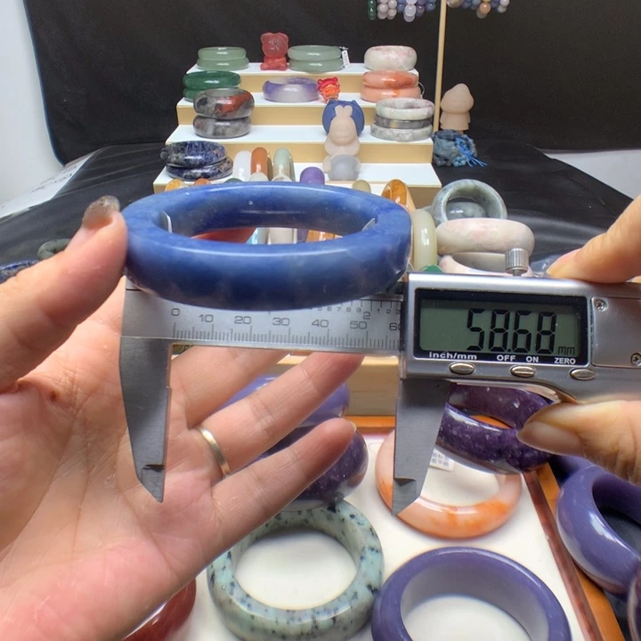 未镶嵌手镯石英质玉