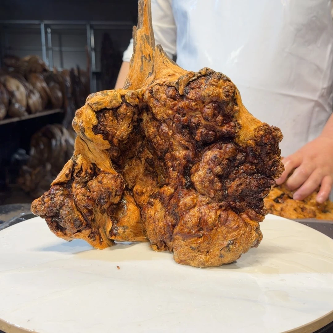 智***慧木王一刀琥珀木摆件178