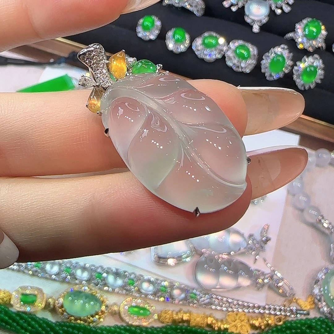 翡翠18K金镶嵌颈饰