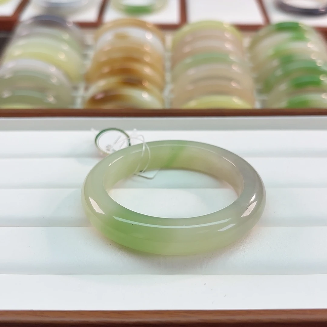 和田玉未镶嵌手镯【三色翠 冰感好】