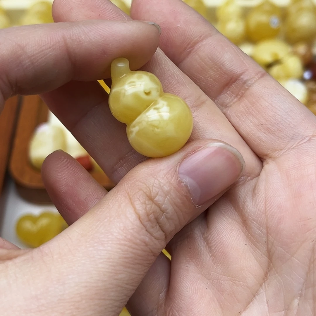 蜜蜡未镶嵌裸石天然