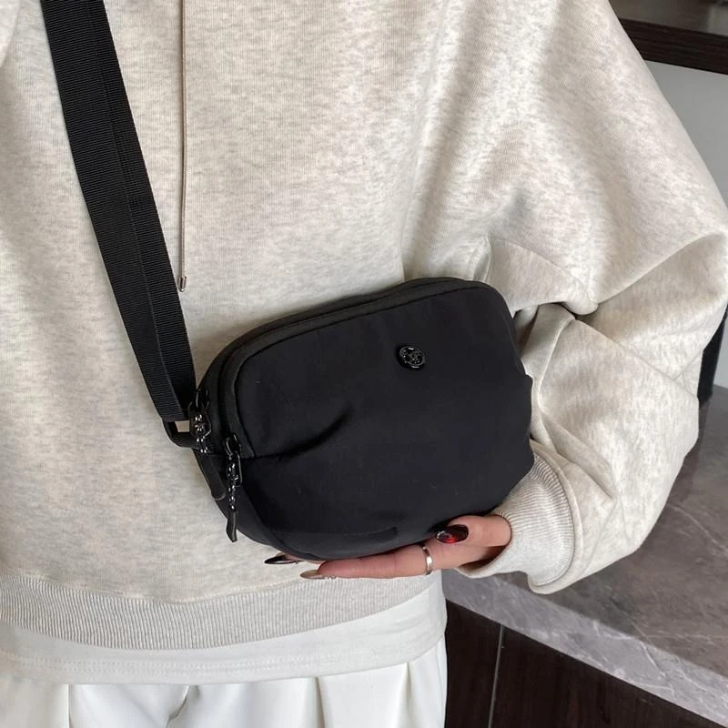 尼龙布小包包2025新款ins时尚单肩包轻便休闲骑行男女同款斜挎包