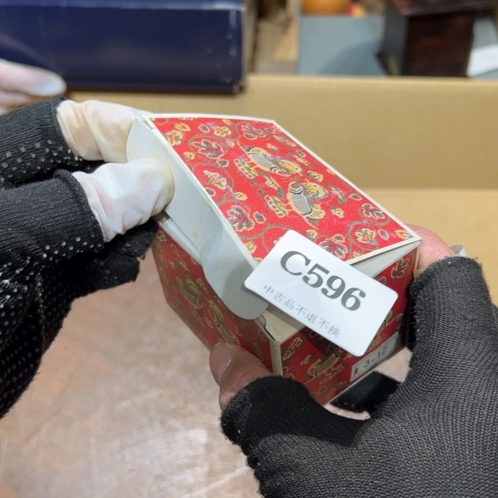 瓷器周边默认瑕疵1?**猫