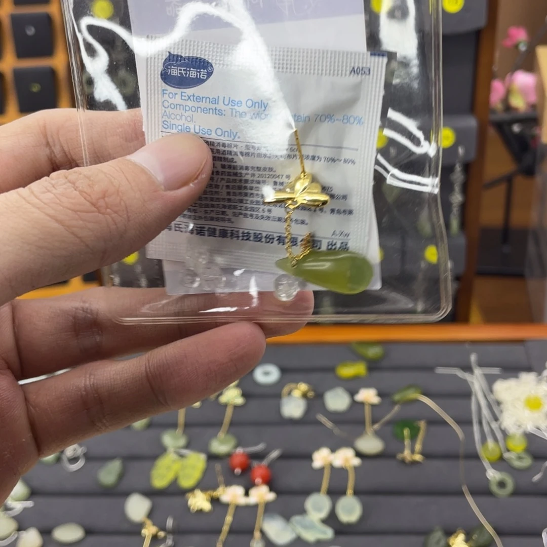 蛇纹石玉耳饰银S925镀金镶嵌芊*?