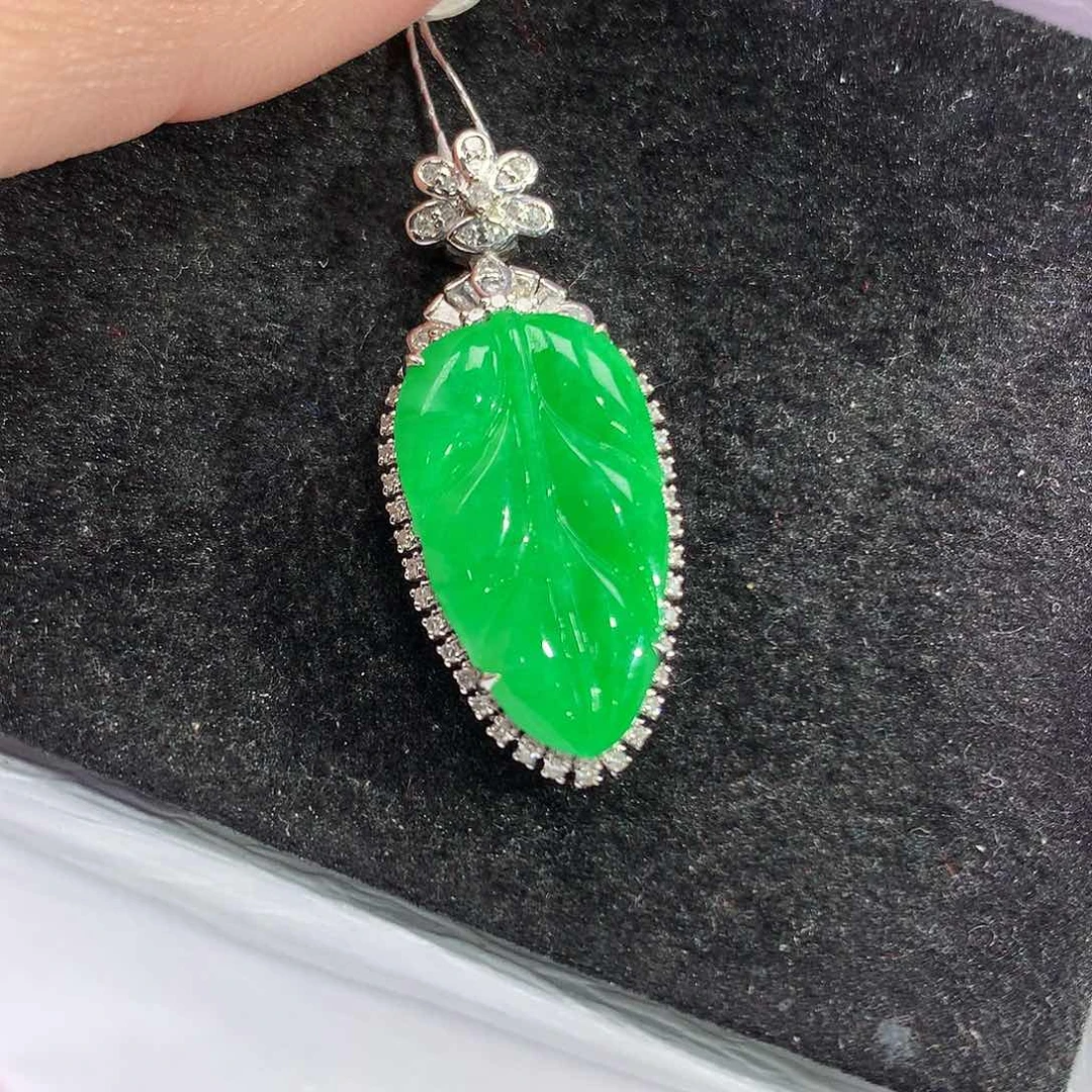 翡翠吊坠(赠链)18K金镶嵌如*?