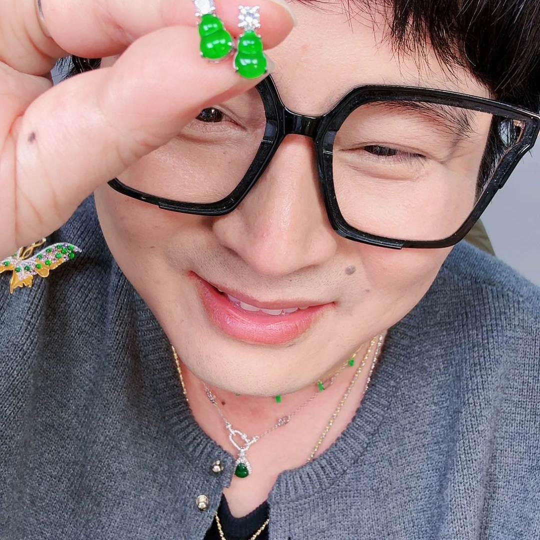 翡翠颈饰未镶嵌一对