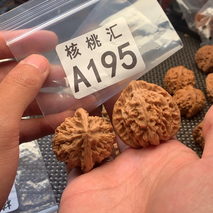 阔***虎吊坠文玩核桃马蹄
